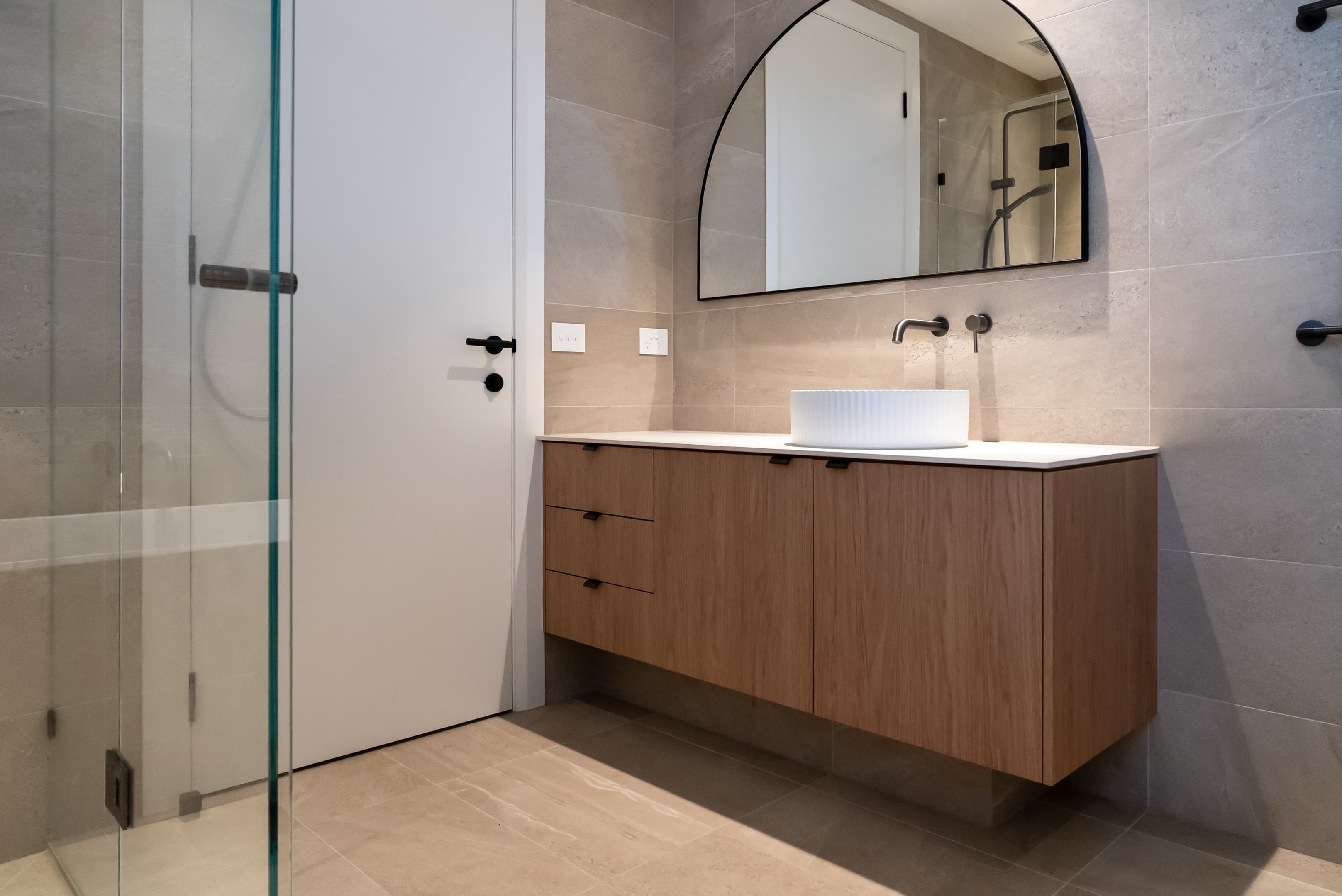 Bathroom vanity with arch mirror
