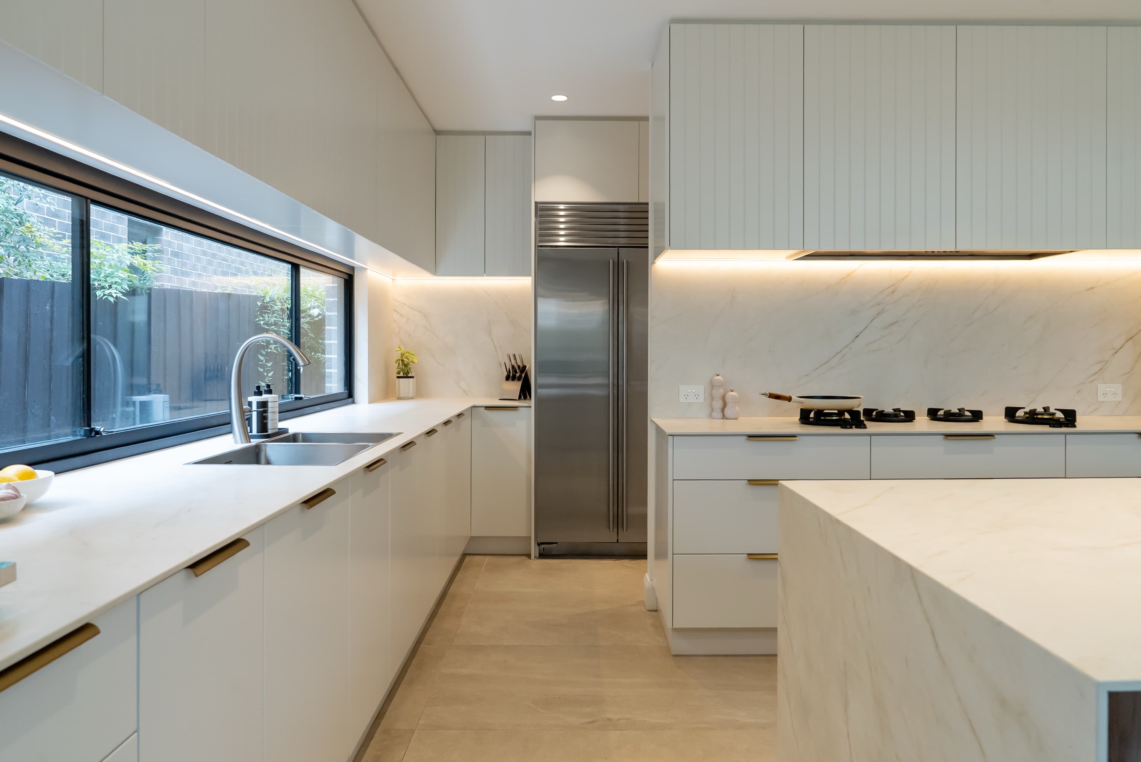 Modern white kitchen with marble splashback